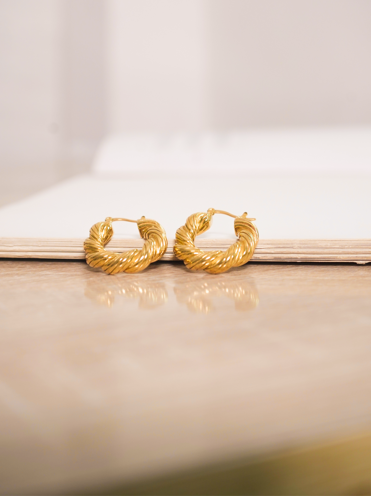 TWIST GOLD EARRING